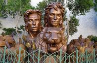 siegfried-roy-sculpture-founder-1051632.jpg