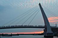 love-people-bridge-720542.jpg