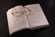 book-glasses-reading-vacations-1149138.jpg