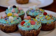 cupcake-cream-sweet-colors-937904.jpg