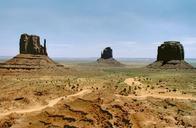 monument-valley-sandstone-buttes-586756.jpg