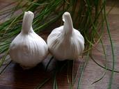 garlic-spice-raw-aromatic-498634.jpg