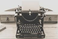 typewriter-vintage-old-1248088.jpg