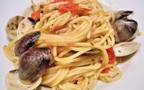 spaghetti-clams-tomatoes-olive-oil-706124.jpg