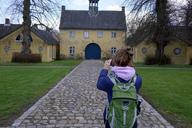 gut-photo-shoot-backpack-tourist-1373040.jpg