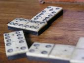 game-table-domino-dominoes-wood-969104.jpg