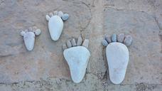 feet-ten-pebble-foot-pebbles-539356.jpg