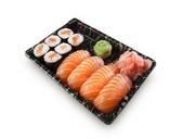 sushi-set-nigiri-maki-fish-raw-716449.jpg