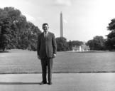 Visitor_on_White_House_Grounds.jpg