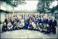 President_Nixon_and_members_of_the_press_in_Shanghai_-_NARA_-_194428.tif