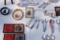 flea-market-junk-antiques-sale-464750.jpg