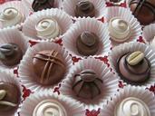 chocolates-sweet-candy-chocolate-557334.jpg