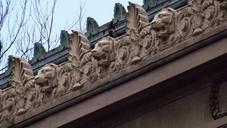 lion-heads-gargoyles-water-spouts-550941.jpg