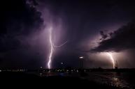 lightning-lightning-bolt-night-1625550.jpg