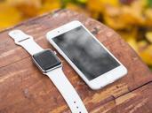 iphone-iwatch-smartphone-smartwatch-1021295.jpg