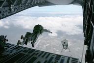 parachute-skydiving-parachuting-870353.jpg