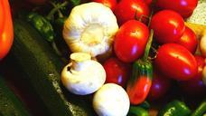 garlic-tomatoes-mushrooms-zucchini-331639.jpg