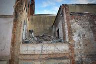 demolition-house-wall-renovations-558411.jpg