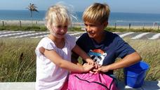 children-play-beach-boy-girl-1642637.jpg