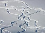 skiing-departure-wag-trace-curves-16168.jpg