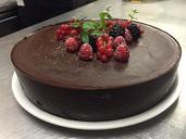 chocolate-cake-dessert-christmas-1576487.jpg