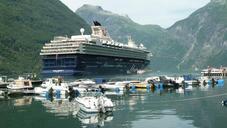 cruise-ship-norway-geirangerfjord-542962.jpg