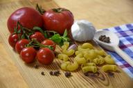 italian-cuisine-tomato-pasta-garlic-1436418.jpg