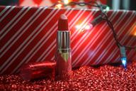 lipstick-decor-red-present-gift-562562.jpg