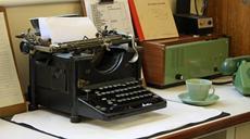 typewriter-antique-163990.jpg