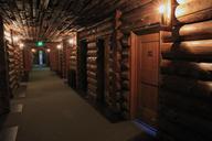 Old_Faithful_Inn,_hallway_with_guest_rooms.jpg