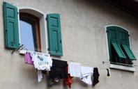 laundry-hang-dry-hang-laundry-1519191.jpg