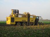 harvest-machine-field-agriculture-844687.jpg