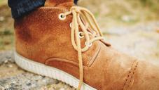 shoe-laces-suede-shoes-travel-522406.jpg