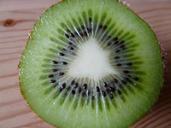 kiwi-cut-fruit-healthy-nutrition-79997.jpg