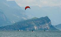 kite-surfing-kitesurfer-sport-wind-519467.jpg