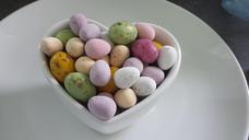 eggs-candy-bowl-easter-sweets-484795.jpg