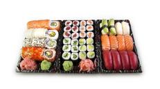 sushi-set-nigiri-maki-fish-raw-716458.jpg