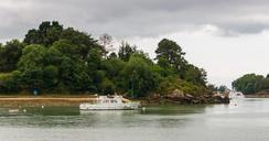 Cruise boat, islands of gulf of Morbihan, France.jpg