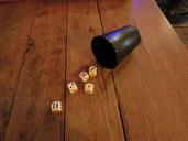 game-dice-tree-991606.jpg