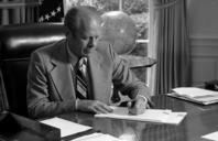 President_Ford_signs_his_Crime_Message_to_Congress_-_NARA_-_7140642.jpg