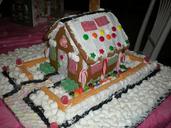 gingerbread-house-marshmallow-art-196461.jpg