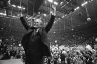 President_Ford_campaigns_at_the_Nassau_County_Veterans_Coliseum_-_NARA_-_7027912.jpg