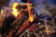 campfire-fire-heiss-wood-barbecue-230603.jpg