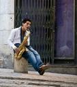 saxophone-player-music-performer-870106.jpg