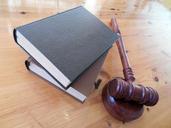 hammer-books-law-court-lawyer-620008.jpg