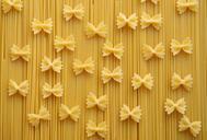 noodles-pasta-spaghetti-farfalle-560657.jpg