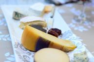 cheese-plate-blue-884510.jpg