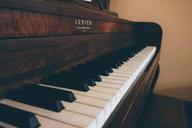 piano-keys-music-instrument-914757.jpg