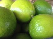 lemons-green-fruit-564869.jpg