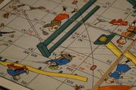 game-board-gesellschaftsspiel-old-590315.jpg